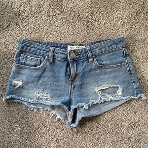 Low rise shorts bullhead